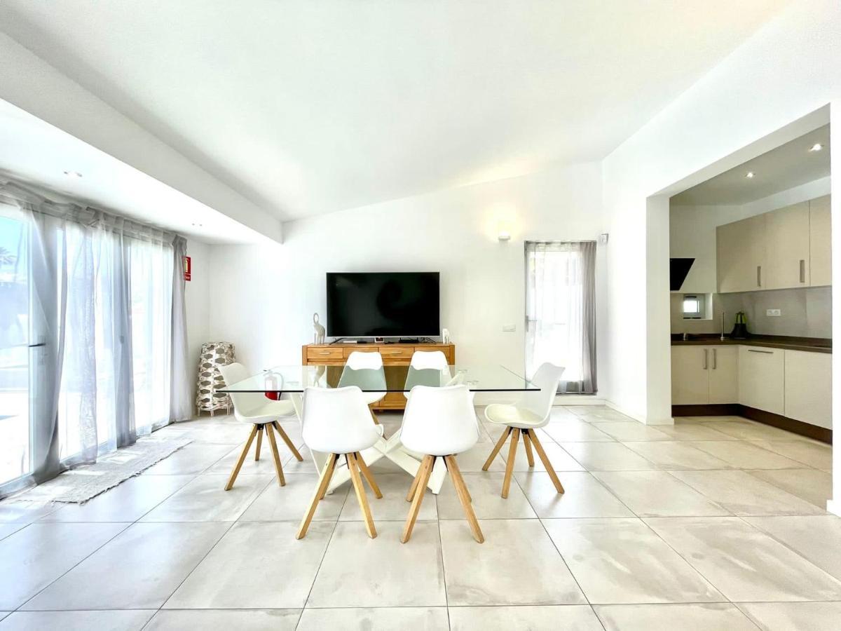 Villa 12 Адехе Екстер'єр фото